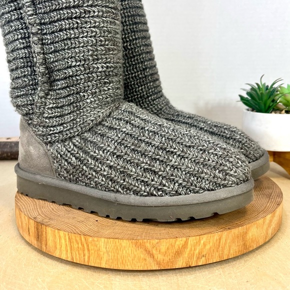*UGG | Classic Cardy Knit Boot SN 5819 in Grey Size 7 - Picture 5 of 13